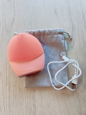 FOREO LUNA 4 Face Cleansing Brush Anti-Aging Absorption Enhance